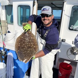 Shark Shark Tuna Fishing Charters - Captain Shane with a Doormat Fluke Spring 22