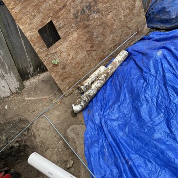 Everest Plumbing - The broken sewer pipe & the tunnel dug to the left to get to it. - Water Heater Installation/Repair Near Me Everest Plumbing - The broken sewer pipe & the tunnel dug to the left to get to it. - Water Heater Installation/Repair Near Me