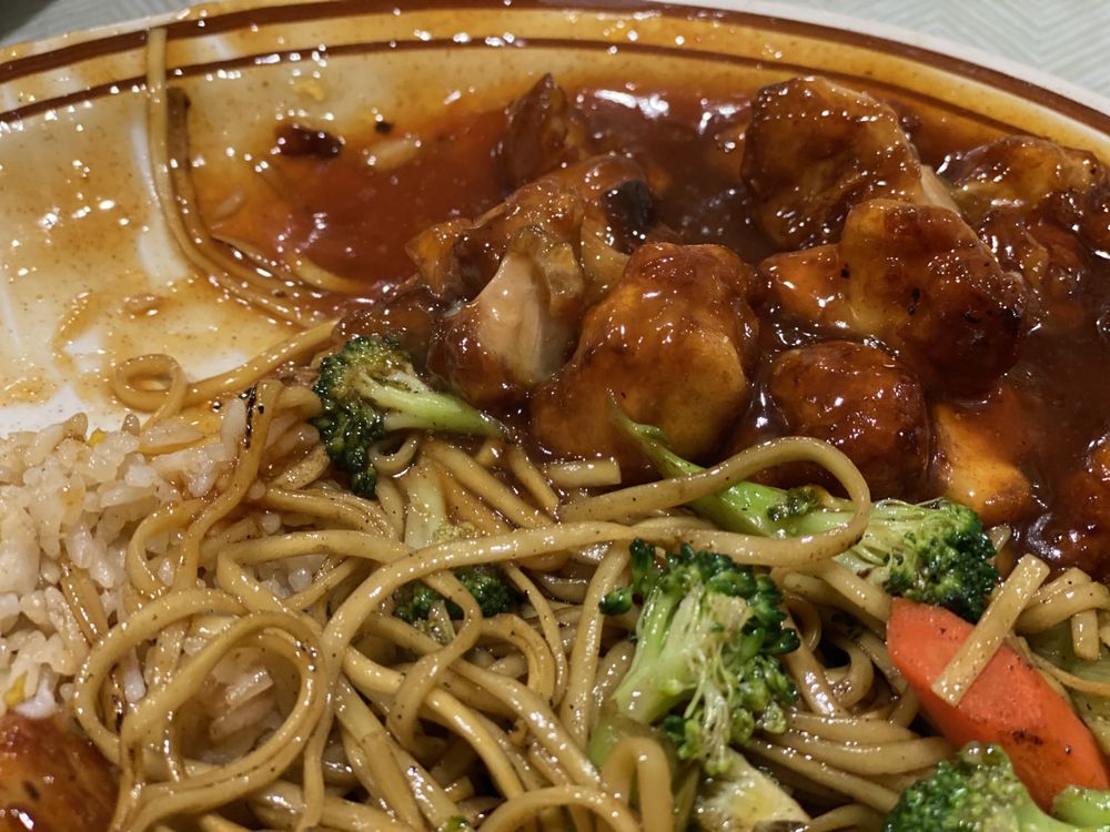 Ming's Cafe Logo