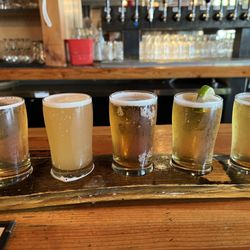Elliott Bay Brewing - Lake City - Beer flight
