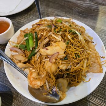 Hong Kong Cafe - Soy sauce chow mein with seafood - Noodles Near Me - Richmond, California