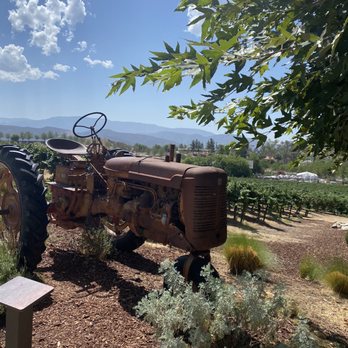 Grapeline Wine Tours - Wine Tours Near Me - Temecula, California