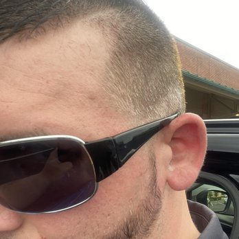 Roffler of Moorestown - Unever unblended choppy if you can even call that a fade.... It's a huge eff up is what it is! - Barbers Near Me - Moorestown, New Jersey Roffler of Moorestown - Unever unblended choppy if you can even call that a fade.... It's a huge eff up is what it is! - Barbers Near Me - Moorestown, New Jersey