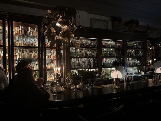Scarfes Bar by null