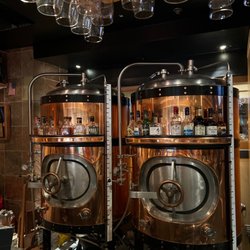 Oak Creek Brewery & Grill - Bar area