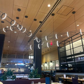 Earls Kitchen + Bar - Seating area - I'm on the booth (like what you see in the distance) - New American Near Me - Orlando, Florida