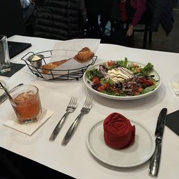 Bread, caprese salad & ambiance! Bread, caprese salad & ambiance!
