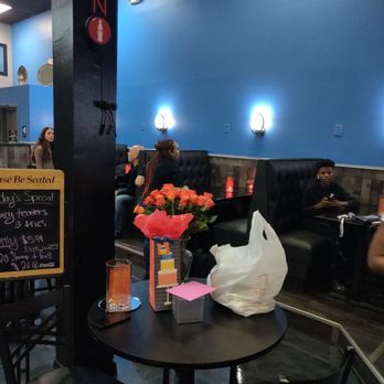 Annie Lee’s Bakery & Diner - a table with flowers on it - Bakeries Near Me - Jacksonville, Florida Annie Lee’s Bakery & Diner - a table with flowers on it - Bakeries Near Me - Jacksonville, Florida