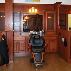 Roosters Men's Grooming Center