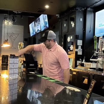 Happy Rabbit - Such a nice bartender. Really makes you feel welcome. - Lounges Near Me - Sherman Oaks, California