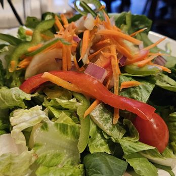 Poe's Tavern - Salad with fresh ingrdients - Burgers Near Me - Savannah, Georgia