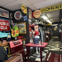 Jiffy Burger - Inside