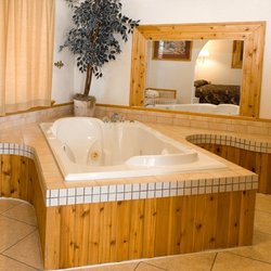 North Country Inn & Suites - ND NorthCountryInn Mandan bedJacuzzi