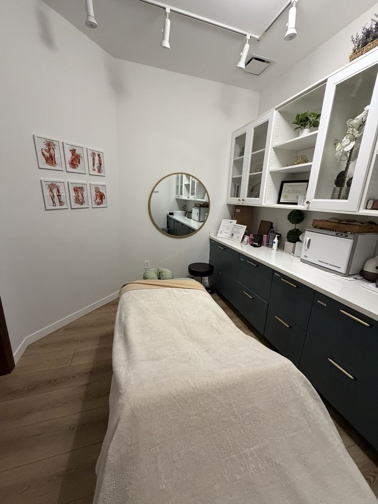 Be Well Newport Beach Logo