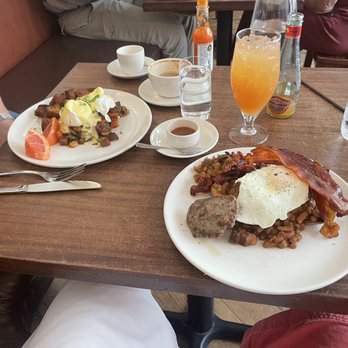 Tilikum Place Cafe - Eggs Benedict and Tilikum Fry Up! - New American Near Me - Seattle, Washington
