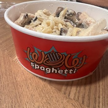 Wow Spaghetti - Fettuccine Alfredo with chicken and mushrooms. - Fast Food Near Me - Westminster, California