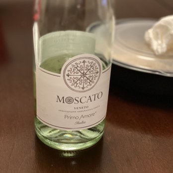 Olive Garden Italian Restaurant - Moscato Wine - Italian Near Me - High Point, North Carolina