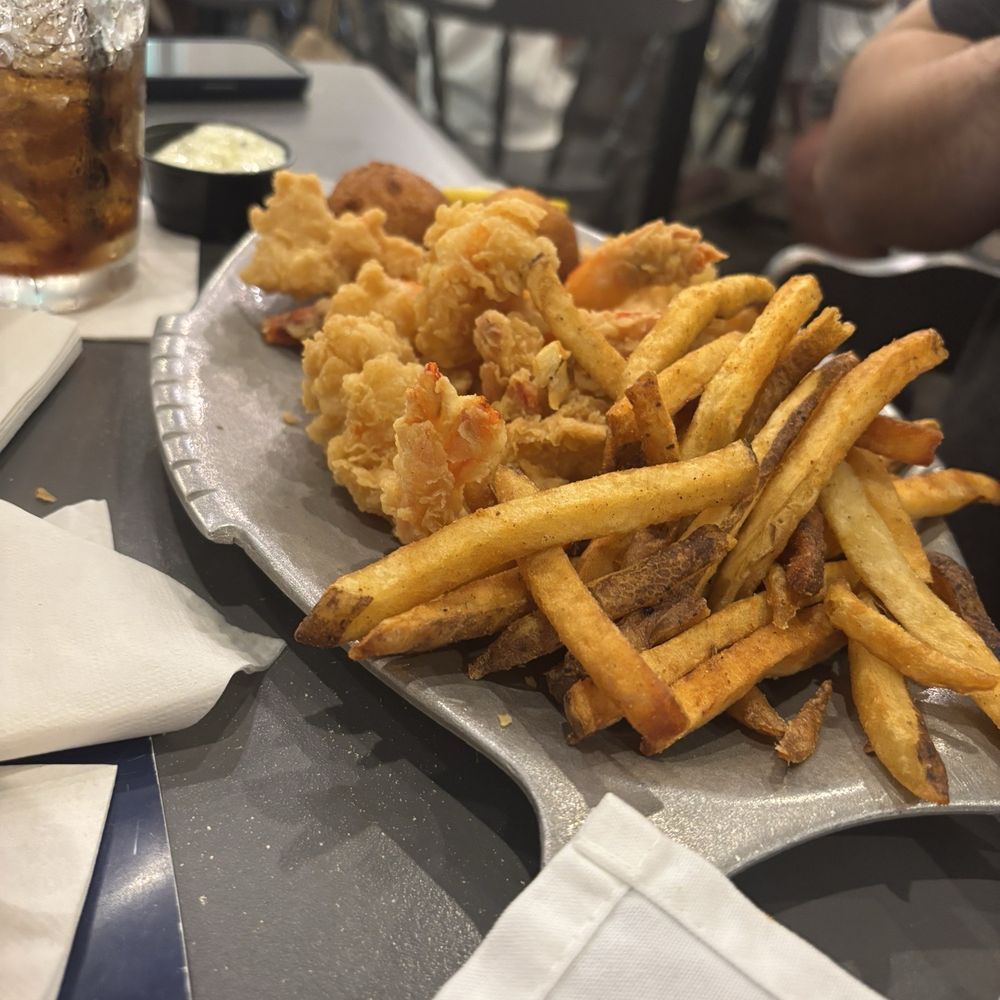 Mike Anderson's - Prairieville - Fried Shrimp platter - Southern Near Me - Prairieville, Louisiana