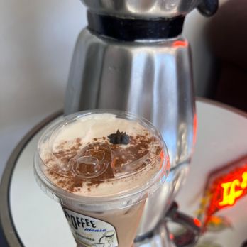 Roasted Tinto - Pumpkin cloud chai.
Iced chai tea, topped with pumpkin spice cold foam & cinnamon - Bakeries Near Me - Charlotte, North Carolina Roasted Tinto - Pumpkin cloud chai.
Iced chai tea, topped with pumpkin spice cold foam & cinnamon - Bakeries Near Me - Charlotte, North Carolina