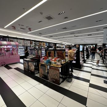 SEPHORA - Inside - Cosmetics & Beauty Supply Near Me - East Rutherford, New Jersey