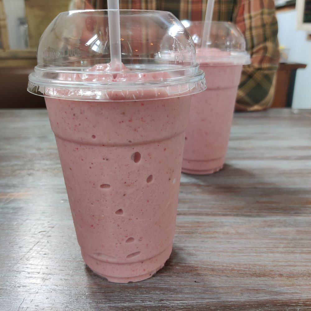 Broomtown Cafe - Food was so great we grabbed strawberry banana smoothies for the road! - Cafes Near Me - Arcola, Illinois