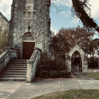 St Helenas - Entrance on the right - Churches Near Me - Boerne, Texas St Helenas - Entrance on the right - Churches Near Me - Boerne, Texas