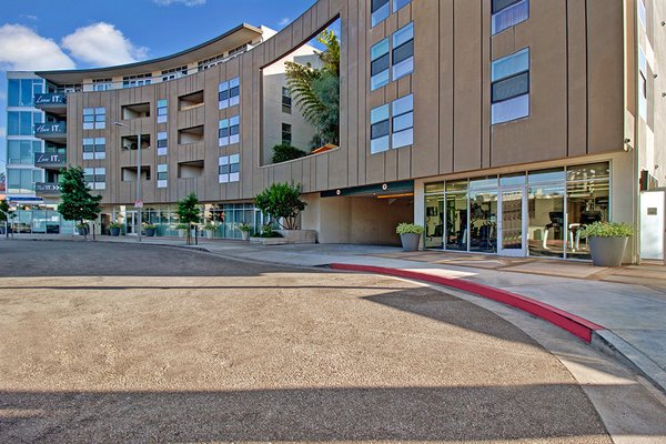 Fiona WeHo Apartments by null