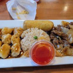 Red Bowl Asian Bistro - Lunch special with general tso's chicken