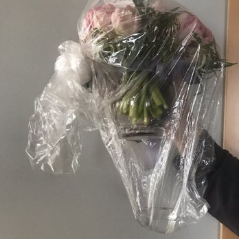 Saffron & Grey - No water in the vase & the florist didn't fix it - Florists Near Me - Duluth, Minnesota Saffron & Grey - No water in the vase & the florist didn't fix it - Florists Near Me - Duluth, Minnesota