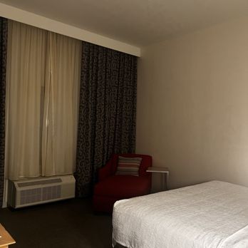 Hampton Inn & Suites Tempe/Phoenix Airport - Hotels Near Me - Tempe, Arizona Hampton Inn & Suites Tempe/Phoenix Airport - Hotels Near Me - Tempe, Arizona