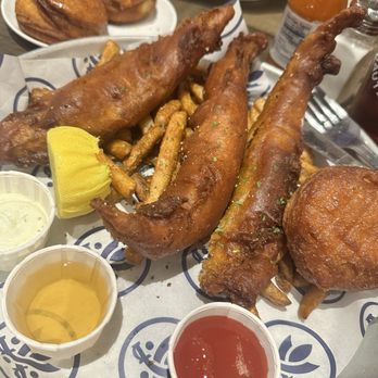 Southerleigh - Beer battered red fish, Seasoned Fries and fried biscuits - Breweries Near Me - San Antonio, Texas Southerleigh - Beer battered red fish, Seasoned Fries and fried biscuits - Breweries Near Me - San Antonio, Texas