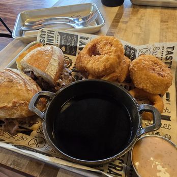 Eight Thirty Common - The Brilliant French Dip - Gastropubs Near Me - Meridian, Idaho