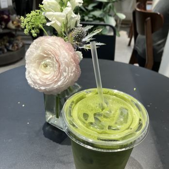 Remi Flower & Coffee - Strawberry matcha latte with macadamia milk, pretty flower pieces on the cafe tables - Coffee & Tea Near Me - New York, New York Remi Flower & Coffee - Strawberry matcha latte with macadamia milk, pretty flower pieces on the cafe tables - Coffee & Tea Near Me - New York, New York
