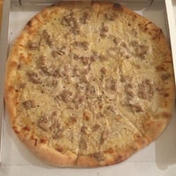 Pizza K...do krabice - Pollo - chicken, onions & mozzarela on a creamy base