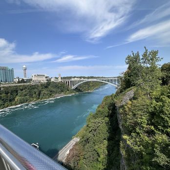 Niagara Falls Adventure Tours - Rainbow bridge - Walking Tours Near Me