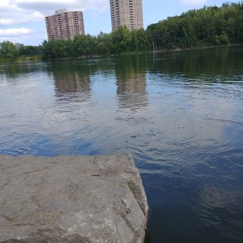 Parc Monseigneur J-A Richard - Beautiful open spot by the water - Parks Near Me - Montreal, Quebec Parc Monseigneur J-A Richard - Beautiful open spot by the water - Parks Near Me - Montreal, Quebec