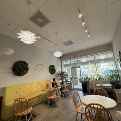 Vaella Coffee & Tea - Interior