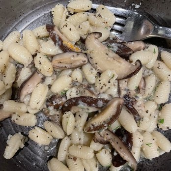 Barbalu Bklyn - Homemade Cavatelli with Mixed Mushrooms + Black Truffle (but only came with one mushroom) - Italian Near Me - Brooklyn, New York