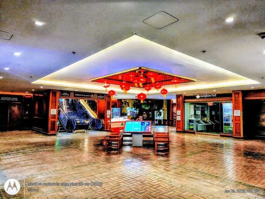 Hyatt Regency Waikiki Beach Resort and Spa by null