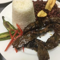 Delicias Del Rey - Carne hondureña con arroz y frijoles / Honduran steak with rice & beans