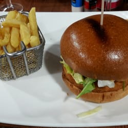 La Casafa - Burger à composer : beau, bon, super idée pour mettre ce qu'on veut dedans. Mais galette de pommes de terre et frites trop grasses!