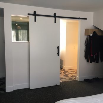 Bellanca Hotel - View of restroom in 109 - Hotels Near Me - Avalon, California