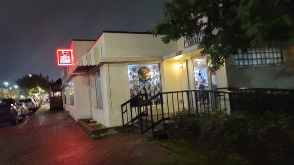 Gus’s World Famous Fried Chicken by null