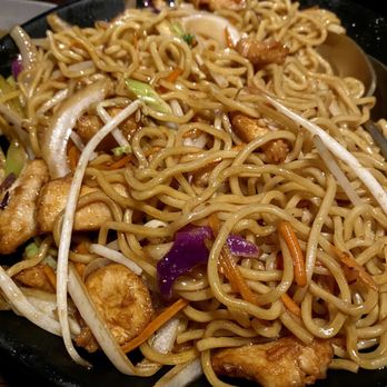 P.F. Chang's - Noodles with chicken - Chinese Near Me - New York, New York P.F. Chang's - Noodles with chicken - Chinese Near Me - New York, New York