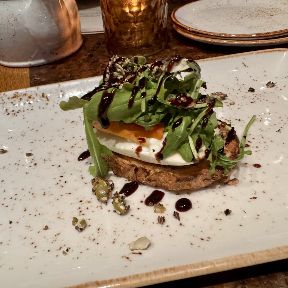 State and Lake Chicago Tavern - Burrata & Spiced Sweet Potato Bruschetta - New American Near Me - Chicago, Illinois State and Lake Chicago Tavern - Burrata & Spiced Sweet Potato Bruschetta - New American Near Me - Chicago, Illinois