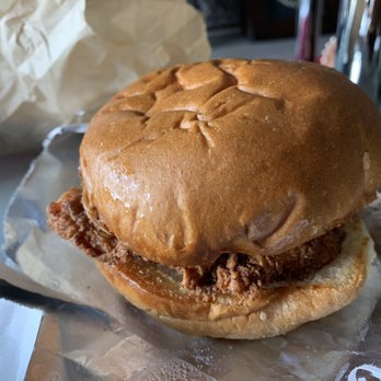 Tout Suite - Fried Chicken Sandwich - Cafes Near Me - Houston, Texas