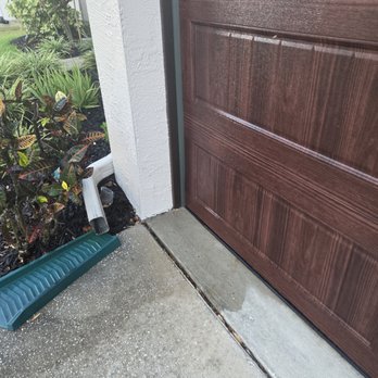 suncoast Irrigation inc. - The sprinkler hitting the garage door - Irrigation Near Me suncoast Irrigation inc. - The sprinkler hitting the garage door - Irrigation Near Me