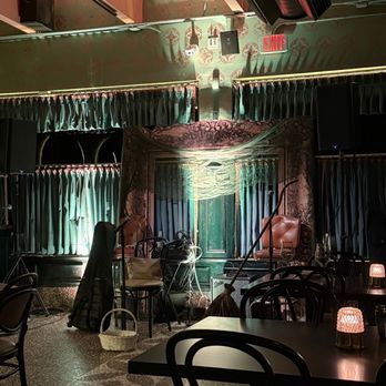 Amelia's 1931 - Band showcase pre live Spanish performance - Cuban Near Me - Miami, Florida