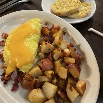 Jeb's Blueberry Hill - Ham n' Cheese Omelet - Breakfast & Brunch Near Me - Clovis, California