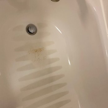 Hampton Inn Niagara Falls/Blvd - Nasty stains in the bottom of the tub. - Hotels Near Me - Niagara Falls, New York